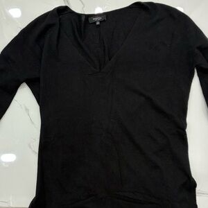 Babaton black linen essential — breathable, effortless, capsule-wardrobe staple”